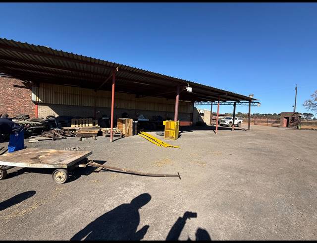850M² WORKSHOP FOR SALE IN STAALRUS